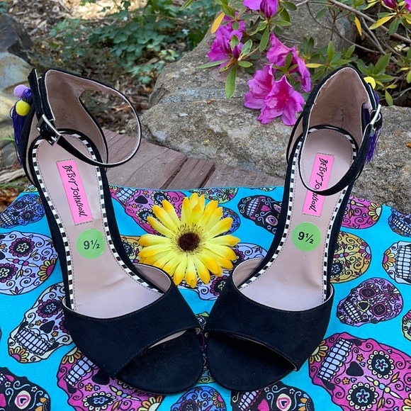 🌺 BETSEY JOHNSON w/COLORFUL Tassel Sandals Sz 9.5 - Picture 3 of 10